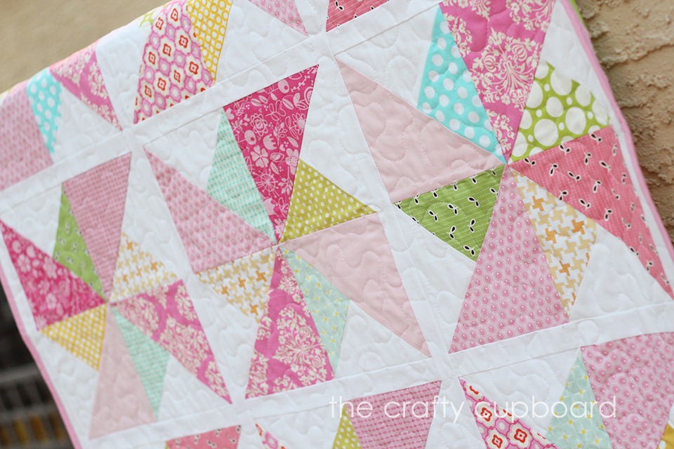 [Pink%2520Pinwheels%2520Quilting%2520Detail%2520by%2520the%2520Crafty%2520Cupboard%255B5%255D.jpg]
