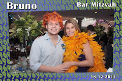Fotos do evento Bruno - 18.12.11. Foto numero 25 da Social Click Fotografia Digital, do Rio de Janeiro, RJ, que faz fotos divertidas, fotos malucas, fotos com fantasias, fotos na hora, fotografia maluca, fotografia divertida com molduras personalizadas. fotos divertidas malucas foto maluca animadas animado rj rio de janeiro divertida fantasia animada noivas montagem social fotojornalismo casamento