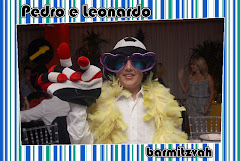 Fotos do evento Pedro e Leonardo - 10.12.11. Foto numero 02 da Social Click Fotografia Digital, do Rio de Janeiro, RJ, que faz fotos divertidas, fotos malucas, fotos com fantasias, fotos na hora, fotografia maluca, fotografia divertida com molduras personalizadas. fotos divertidas malucas foto maluca animadas animado rj rio de janeiro divertida fantasia animada com fotografos casamento fotógrafos para festas 15 anos