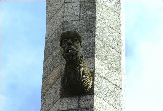 Gloria Ishizaka - Guarda - Sé Catedral - gargula trocada