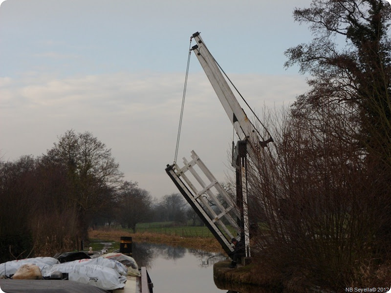 SAM_0018 Wrenbury Church Lift Bridge