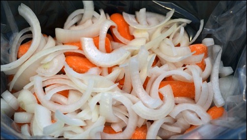 sliced onions