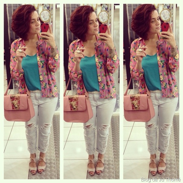 look jeans destroyed, camisa floral e blusa verde (1)