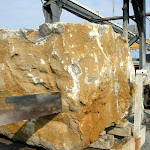 3 - Sawing of rock-faced stone with a single-blade diamond wire saw