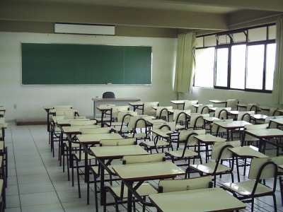 [AULAS_SUSPENSAS_POR_CAUSA_DE_PULGAS_EM_CABO_FRIO%255B8%255D.jpg]