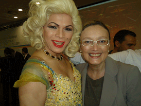 [Maria-do-Rosrio-e-ativista-gay4.gif]