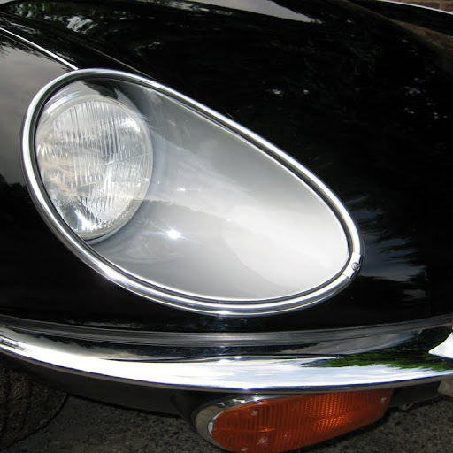 Just quickly made the tools for the chrome trim and the hood inserts - oh, and for both sides - and we see the result. Jaguar XK-E, with Head-Light-Cover-Kit. The Head-Lamp-Cover Conversion-Kit made by designer Stefan Wahl in the tradition of Malcolm Sayer. / Jaguar e-Type mit Scheinwerferabdeckungen, designed und hergestellt von Designer Stefan Wahl in der Tradition von Malcolm Sayer.
