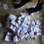 Des bulletins de vote à la fin du scrutin dans un bureau de Matadi (Bas-Congo), le 28 novembre 2011. Radio Okapi