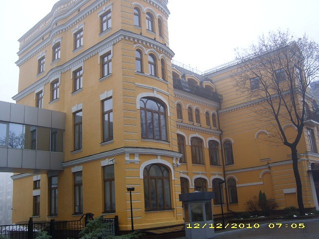 y_0e066db9.jpg