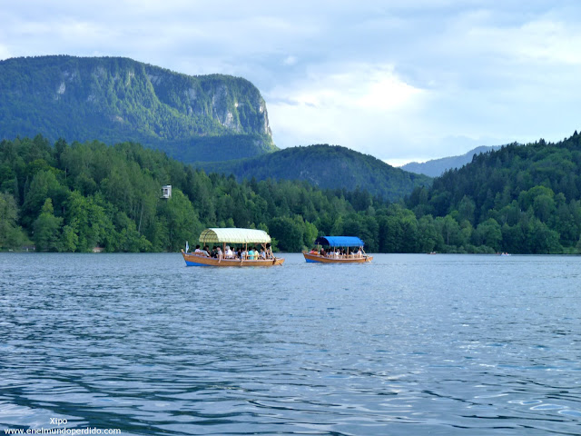 barcos-en-el-lago-de-bled.JPG