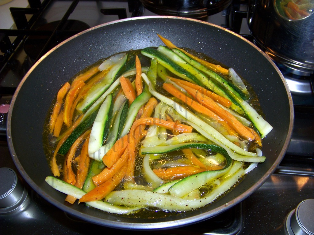 [spaghetti%2520colorati%2520dell%2527orto%2520ricetta%2520%252816%2529%255B6%255D.jpg]