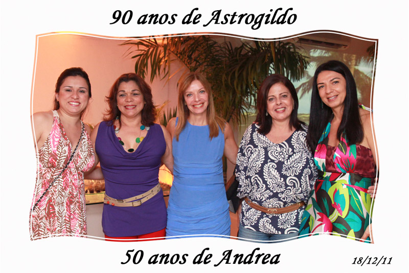 Fotos de Astrogildo e Andrea - 18.12.11. Foto numero 19 da Social Click Fotografia Digital, do Rio de Janeiro, RJ, que faz fotos divertidas, fotos malucas, fotos com fantasias, fotos na hora, fotografia maluca, fotografia divertida com molduras personalizadas. foto brinde valerio miguel victor digital v&v social click camarim movel fotos divertidas malucas maluca animadas animado fotografia casamento fotografos de casamentos com e filmagem rio janeiro fotografias no