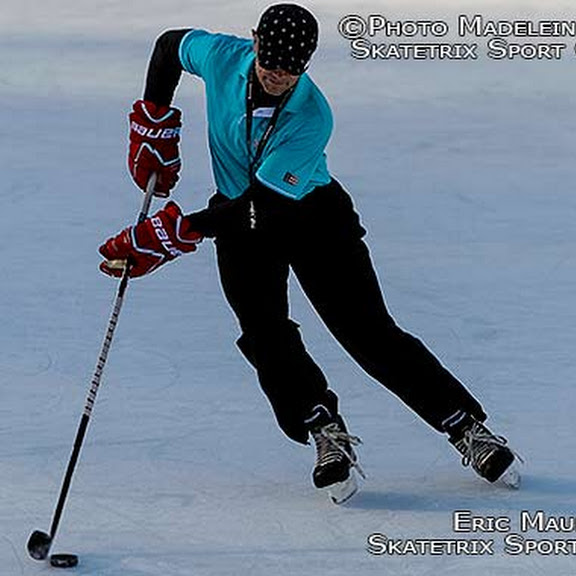 ICE HOCKEY PLAYER ERIC MAURER
