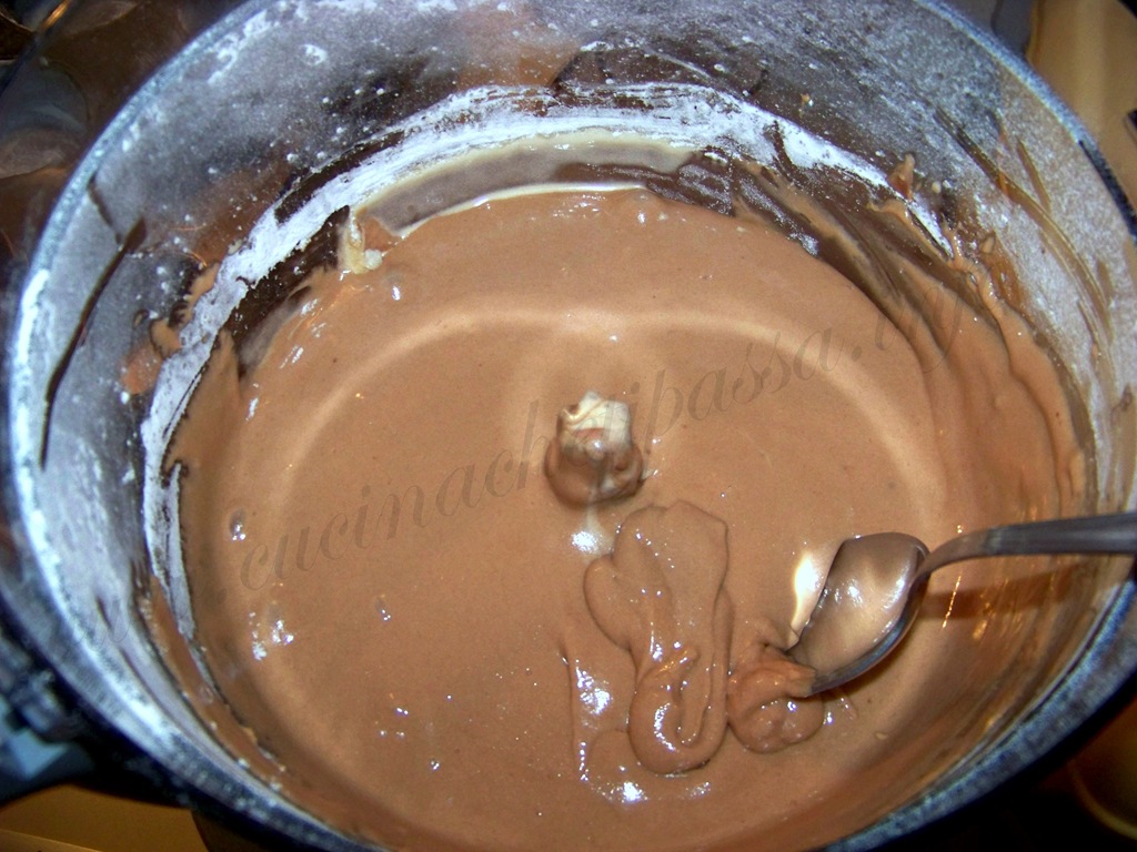 [muffin%2520cioccolato%2520ripieni%2520di%2520marmellata%2520di%2520fragole%2520e%2520cioccolato%2520%25284%2529%255B4%255D.jpg]