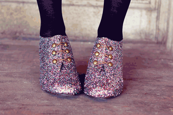 [DIY-Glitter-Shoes-BeAStrainer.gif%255B3%255D.png]