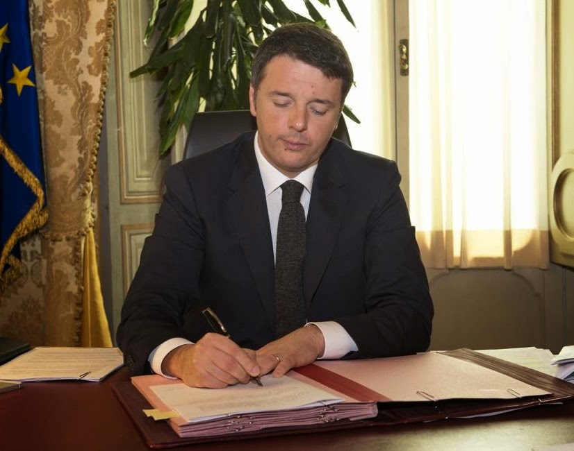 [Renzi%2520alla%2520scrivania%255B4%255D.jpg]