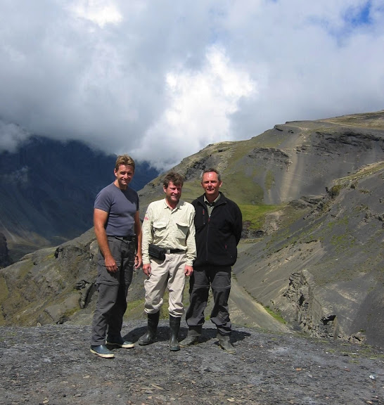 De gauche à droite : J. F. Christensen, H. Bloch & Peter Møllmann. Col de la Cumbre del Cristo à 4650 m d'altitude (Bolivie), 22 janvier 2004