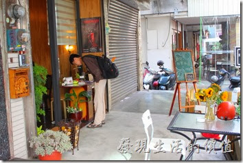 台南-沛里歐咖啡館。門口 台南-沛里歐咖啡館。門口
