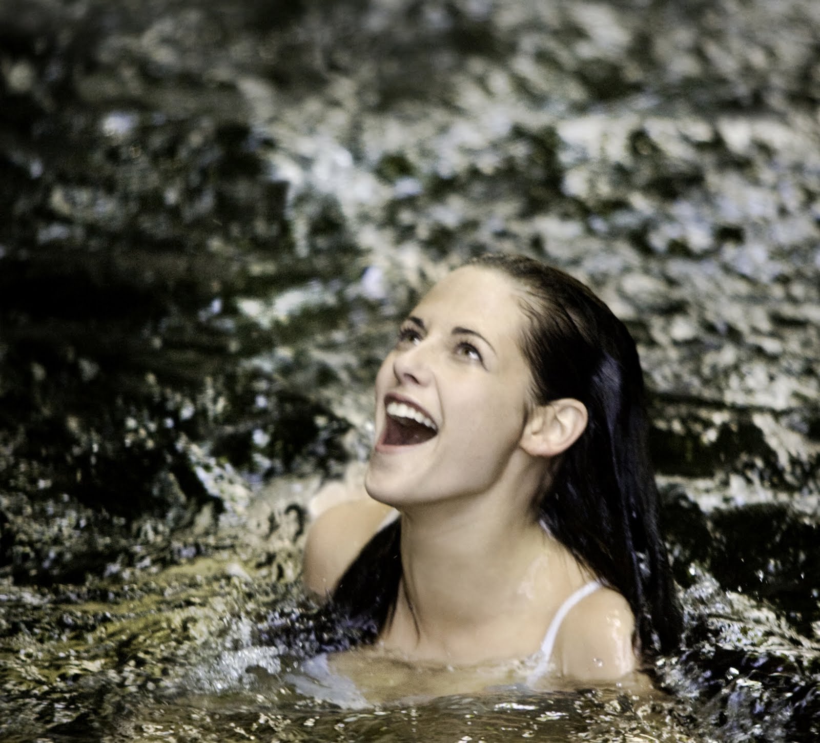 [Kristin%2520Stewart%2520is%2520Bella%2520Swan%255B5%255D.jpg]
