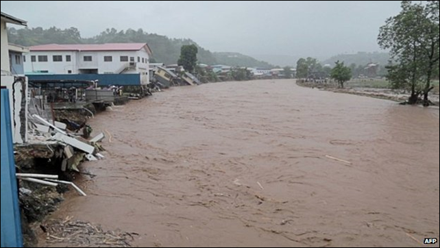 Flooding in the capitol of Solomon Islads, Honiara, 3 April 2014. Honiara's main river, the Matanikau, burst its banks in the storm, sweeping away houses and bridges and flooding the downtown area. Government officials in the Solomon Islands say that the flooding is the worst that they have ever seen. Photo: AFP