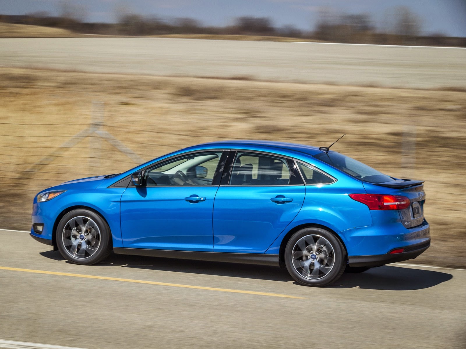 [ford_focus_sedan_us-spec_6.jpg]