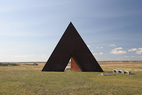 Памятный знак в селе Песчанка, посвященный всем жертвам войны.