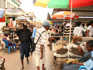 Une vue des commercants et clients au Marché Municipal de Matete (Kinshasa/RDC), Radio Okapi/Ph. Aimé-NZINGA