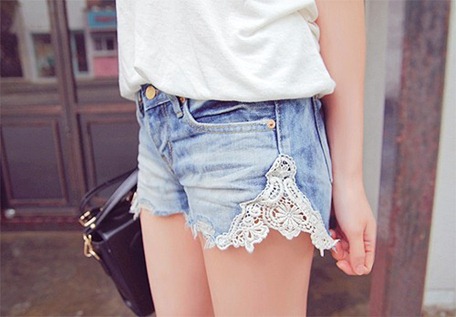 Short con encaje