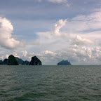Schöne Felsformationen in der Nga-Bay und auch Regen...