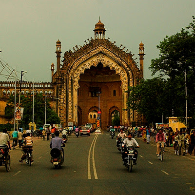 Another View of the Rumi Darwaza , Source: http://www.flickr.com/photos/15673638@N00/3725845405 3725845405.jpg