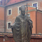 Pope's statue.jpg