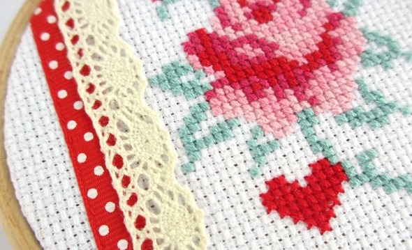 [2014-May-7-Mollie-Makes-rose-xstitch%255B4%255D.jpg]