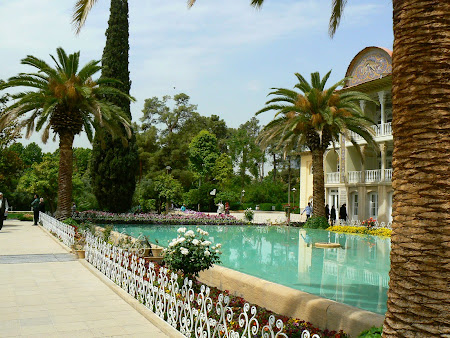 Things to see in Shiraz: Through the garden of Paradise