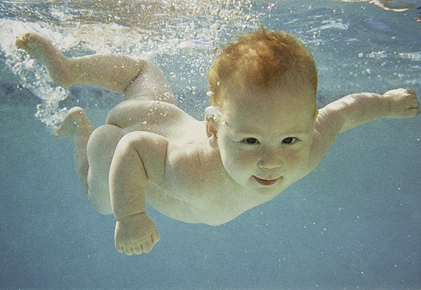 [bebe-nadando6.jpg]