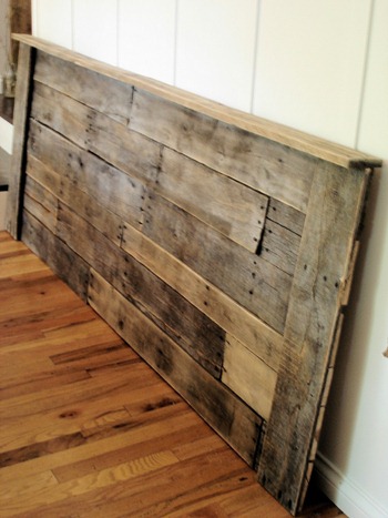 Ucreate DIY Pallet Headboard Ucreate DIY Pallet Headboard