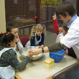 bezoek rusthuis kleuters 069.JPG