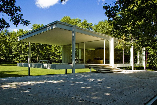 [800px-FarnsworthHouse-Mies-5%255B2%255D.jpg]