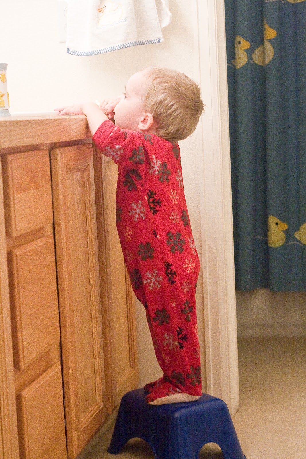 [12.14.12%2520jacob%2520brushing%2520teeth%25207%255B3%255D.jpg]