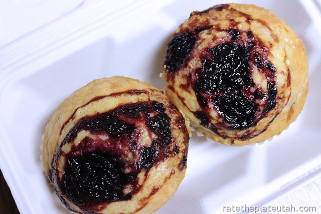 [Linn%2527s%2520Olallieberry%2520Cream%2520Muffins%255B3%255D.jpg]