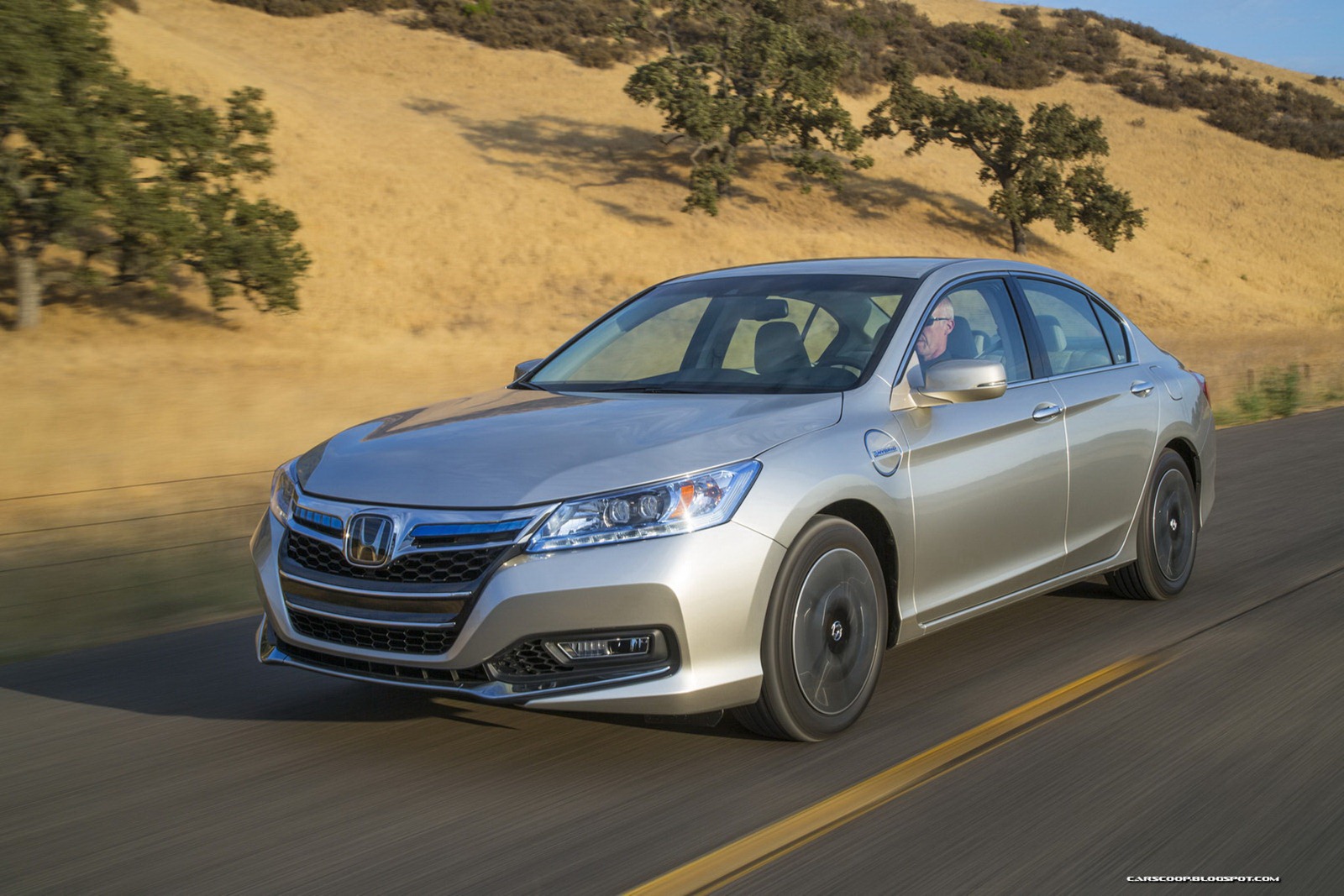 [2014_Honda_Accord_PHEV_151_%255B2%255D.jpg]