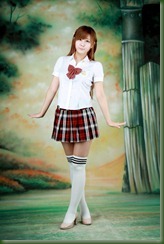 Ryu-Ji-Hye-Red-and-White-School-Girl-02