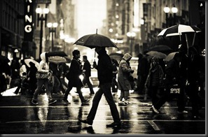 People-walking-in-the-rain-photography5