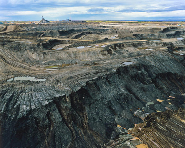 Tar sands mining in Alberta, Canada. priceofoil.org