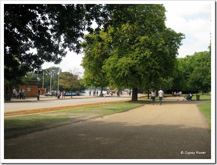 The cycleway, horse lane and pedestrian walk through Hyde Park.
