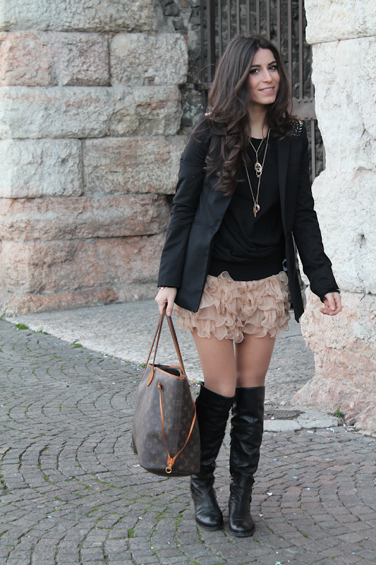 A ROMANTIC CITY A ROMANTIC LOOK A ROMANTIC CITY A ROMANTIC LOOK
