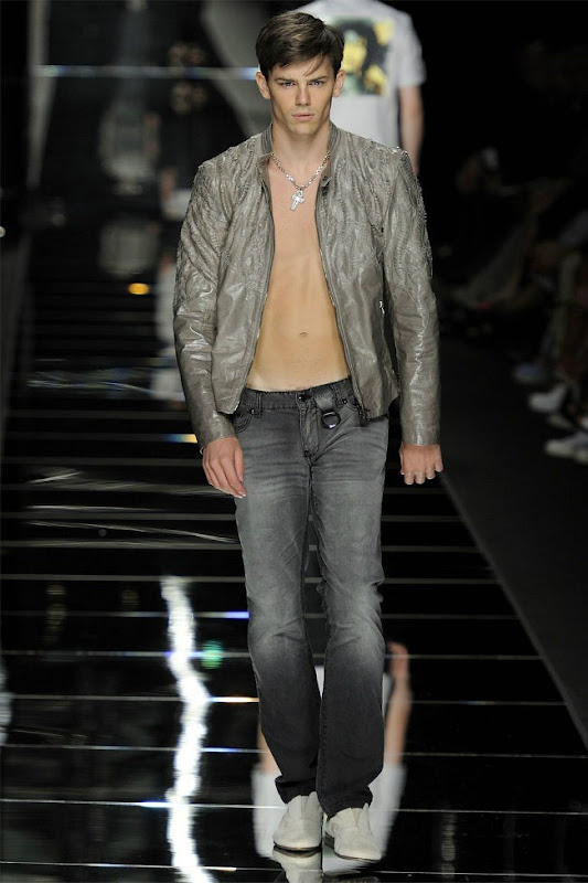 Milan Fashion Week Primavera 2012 - John Richmond (21)
