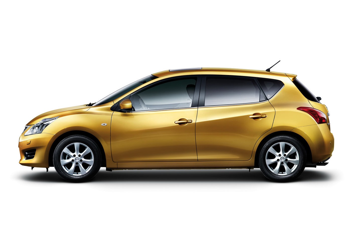 [2012-Nissan0Tiida-5d-16%255B2%255D.jpg]