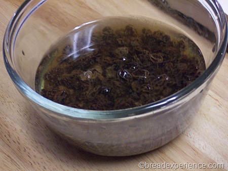 [cinnamon-raisin-oatmeal-bread-003%255B2%255D.jpg]