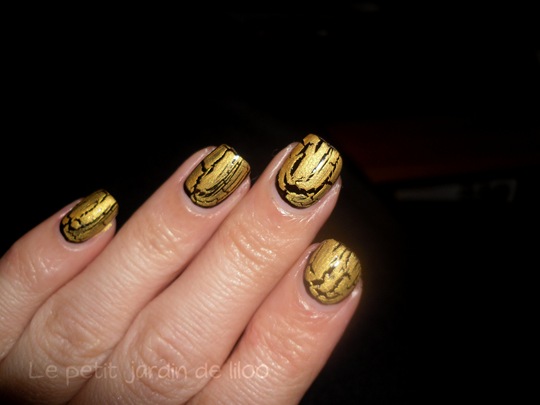 beautyuk-night-fever-gold-shatter-polish08