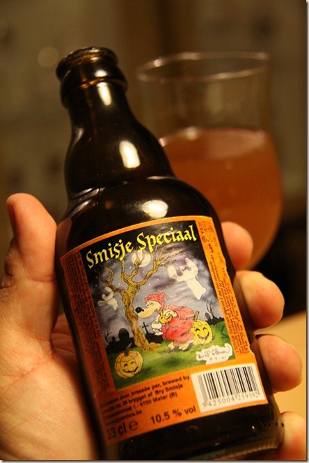 Smisje Speciaal bottle in hand 2 Smisje Speciaal bottle in hand 2